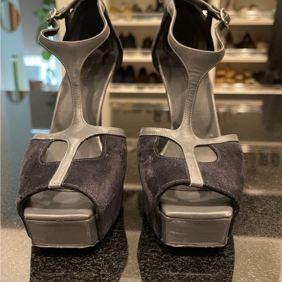 Balenciaga leather and suede heels. - Picture 2 of 4